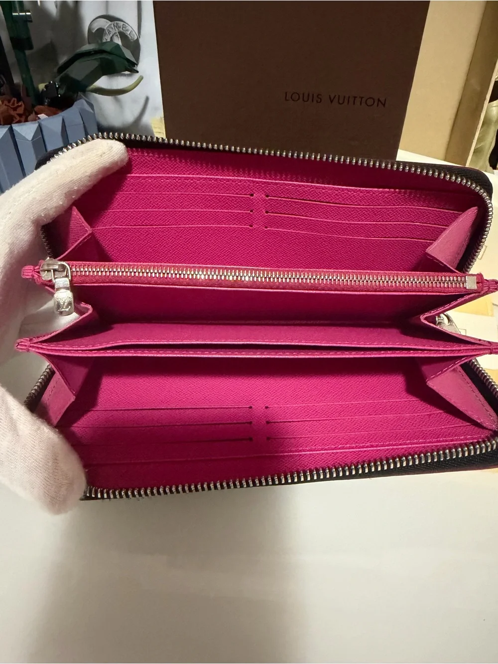 AUTHENTIC LOUIS VUITTON EPI Zippy Long wallet.black & pink with Box,dusty,COA.